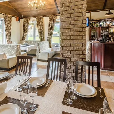 Aparthotel Апарт-Отель 5 Каминов Yasinya