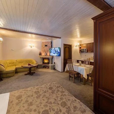 Aparthotel Апарт-Отель 5 Каминов Yasinya