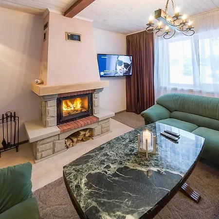 Апарт-Отель 5 Каминов Aparthotel Yasinya