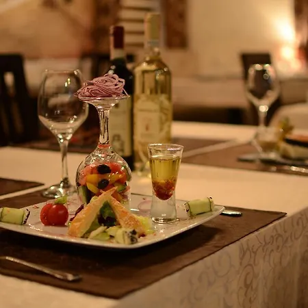 Апарт-Отель 5 Каминов Aparthotel Yasinya