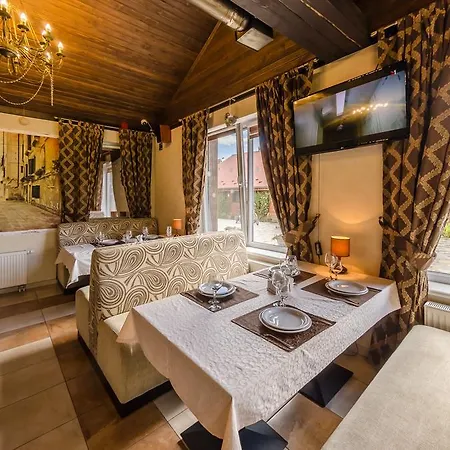 Ξενοδοχείο με διαμερίσματα 5 каминов Yasinya