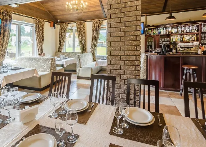 Aparthotel Апарт-Отель 5 Каминов Yasinya