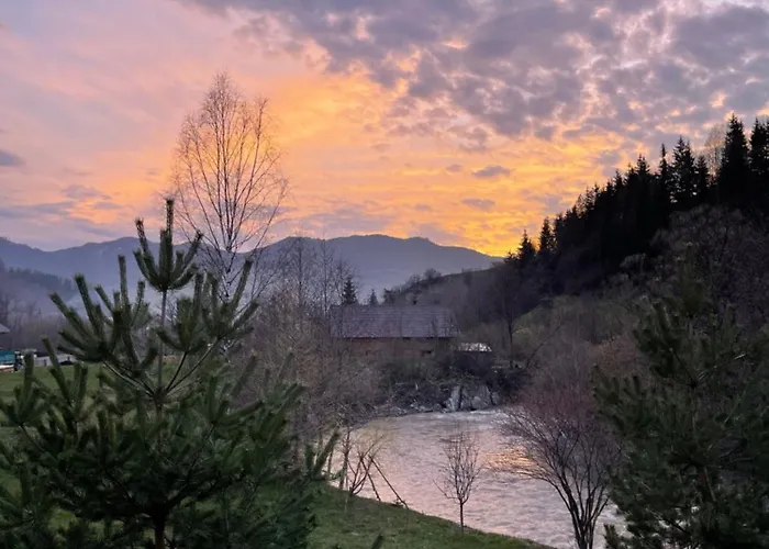 Апарт-Отель 5 Каминов 4* Yasinya