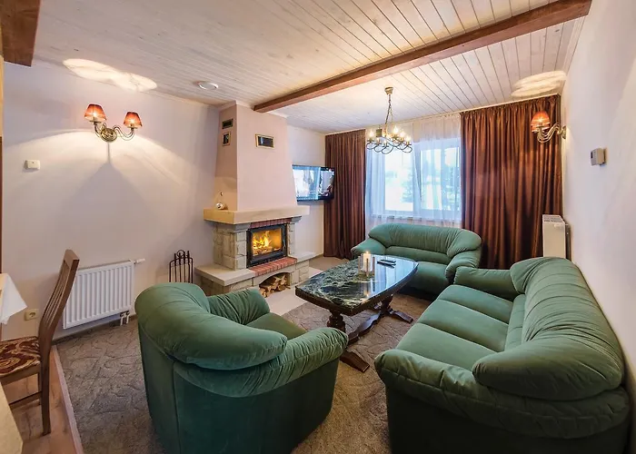 Апарт-Отель 5 Каминов Yasinya