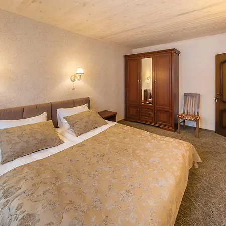 Апарт-Отель 5 Каминов 4* Yasinya