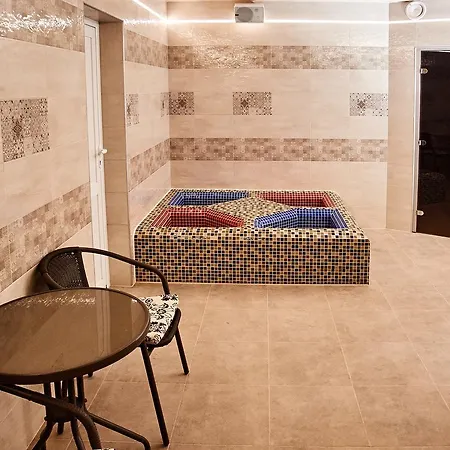 Апарт-Отель 5 Каминов 4* Yasinya